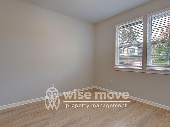 5th image of 811 SW 4th Ave