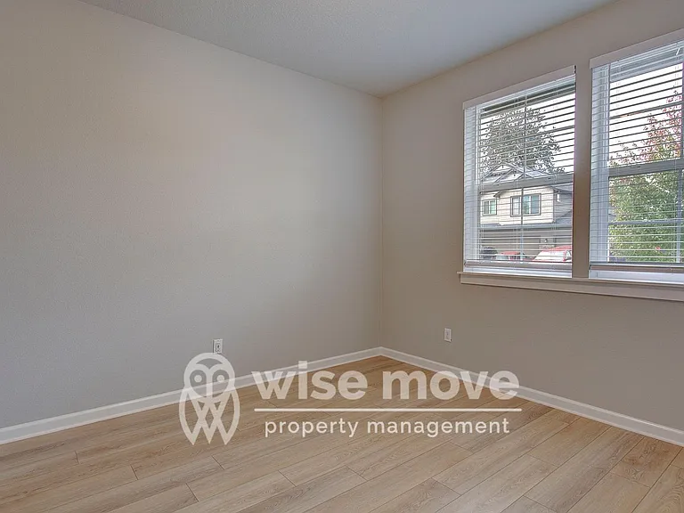 811 SW 4th Ave — Photo 5