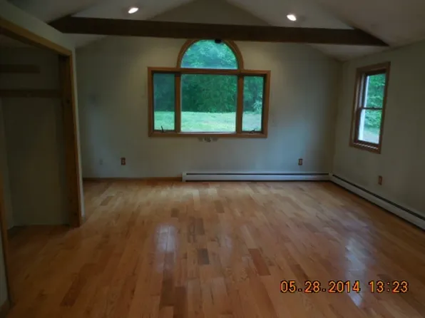 19 Andrews Ln, East Kingston, NH 03827