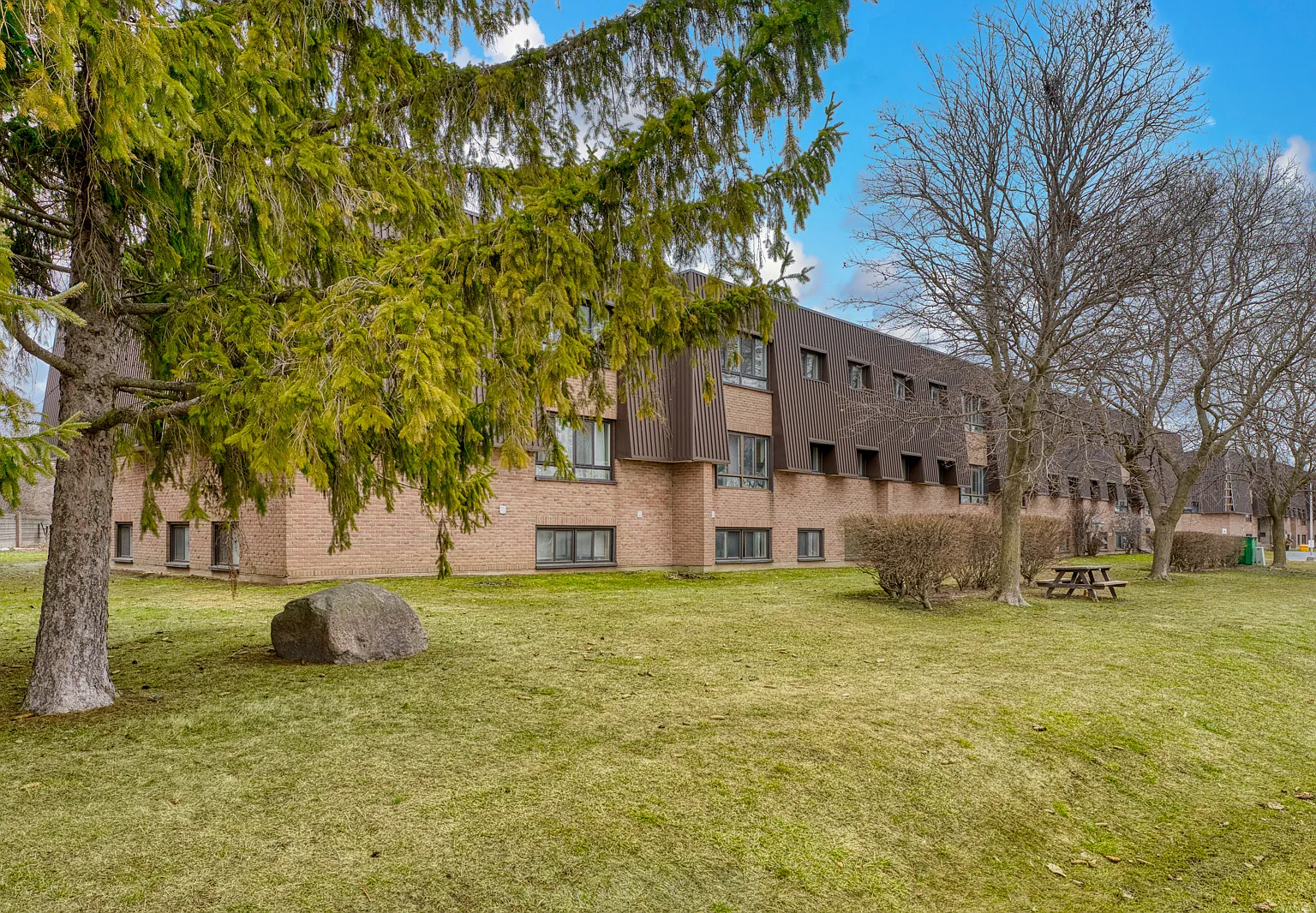 Briceland Apartments — Photo 1