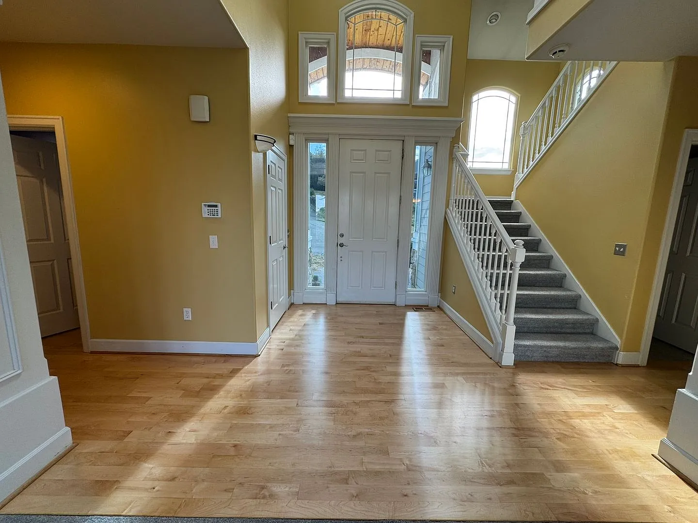 4Bd/2.5Ba Renton Home — Photo 2