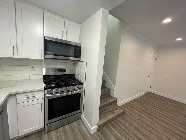 1037 Linden Ave #8 — Photo 13