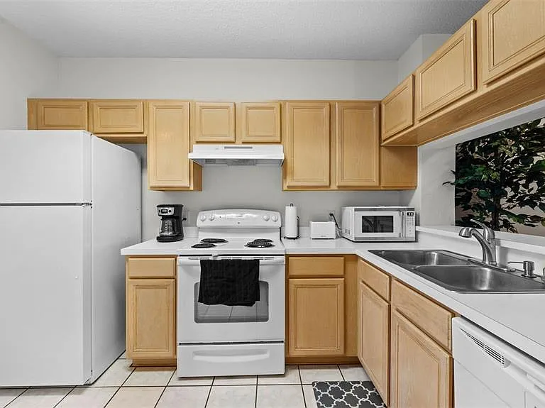 12444 Berkeley Square Dr — Photo 8