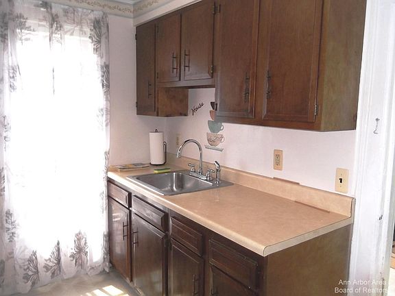 4th image of 533 N Huron St