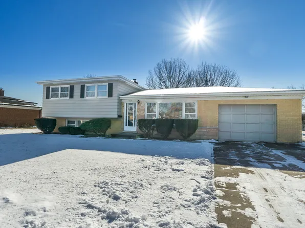 1715 W Kim Ave, Mount Prospect, IL 60056