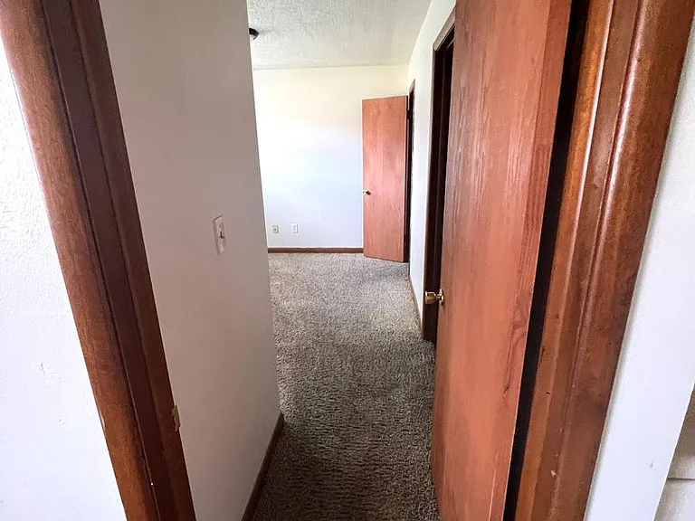 Colonial Manor — Photo 8
