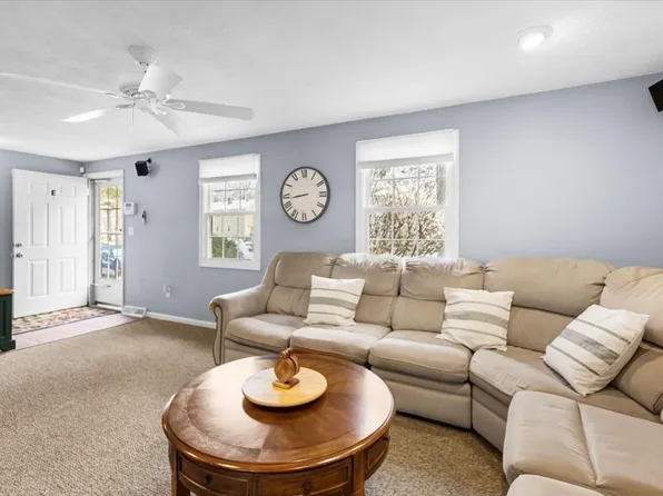 104 Newcomb St APT E, Norton, MA 02766