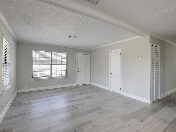 5th image of 237 SW 11th Avenue
