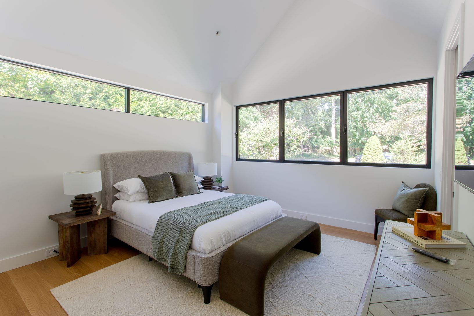  Guest 3 with queen bed and own bath room