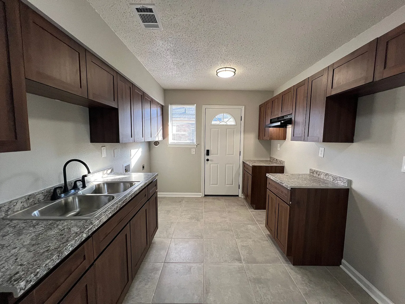 2422 Charjean Cv — Photo 3