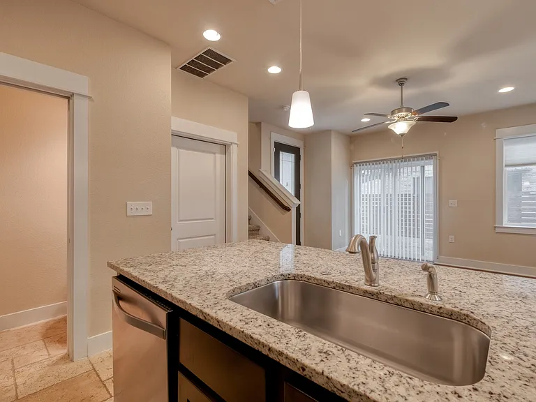 1912 Haskell St #2 — Photo 13