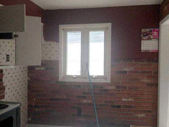 3rd image of 825 E 6th St