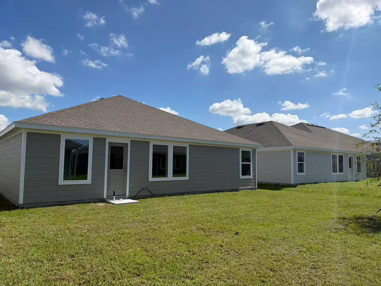 4 bed, 1733 sqft, $2,000 — Photo 2