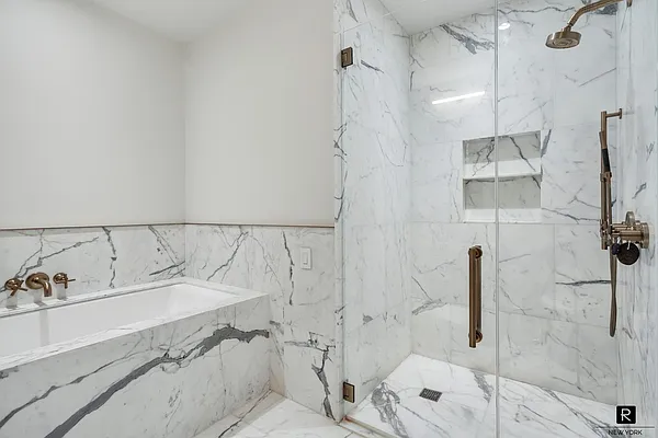 Rented by R New York | media 23
