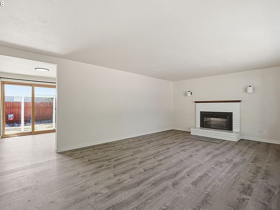 4th image of 1390 Buck St