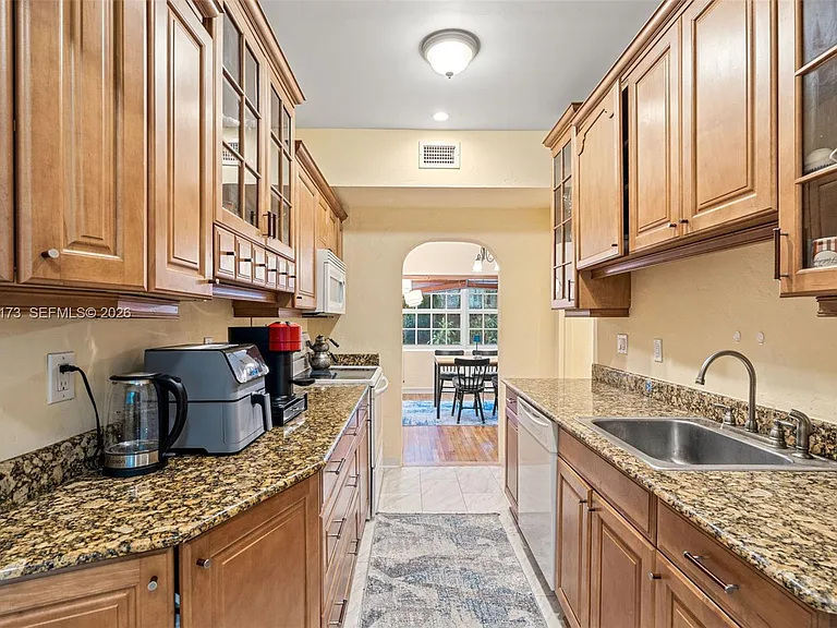 46 Montilla Ave #46 — Photo 17