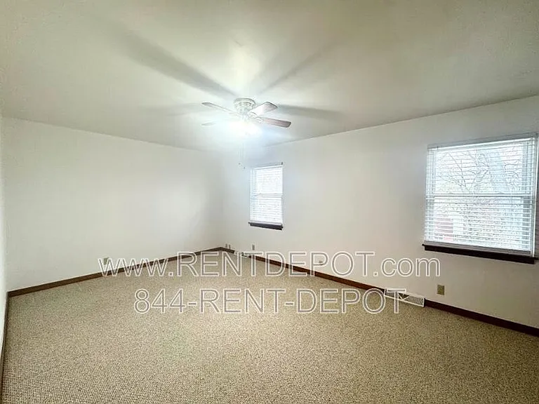 306-308 Bob Court Dr — Photo 7