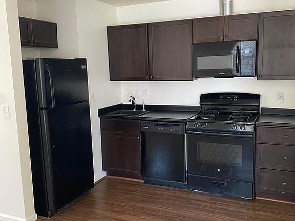 5th image of 1806 Van Dyke St #C