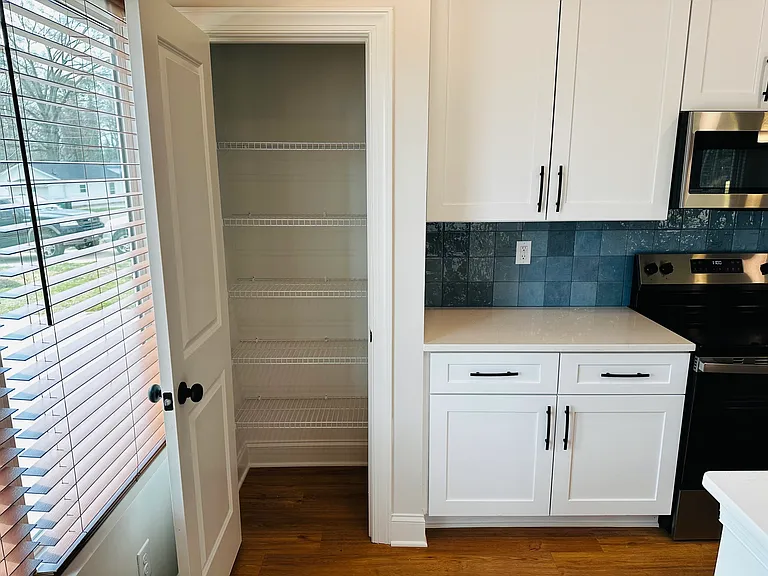 525 N Linwood Ave — Photo 7