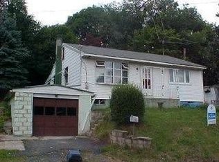 934 Seneca St, Pottsville, PA 17901