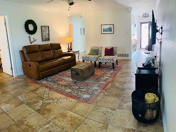 3rd image of 4808 Creekside Dr