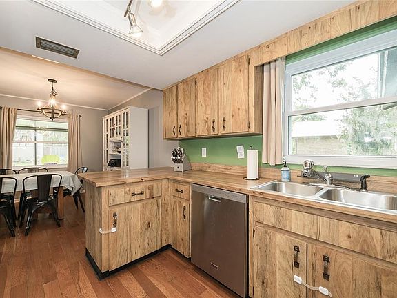 2nd image of 1404 Redbud Cir