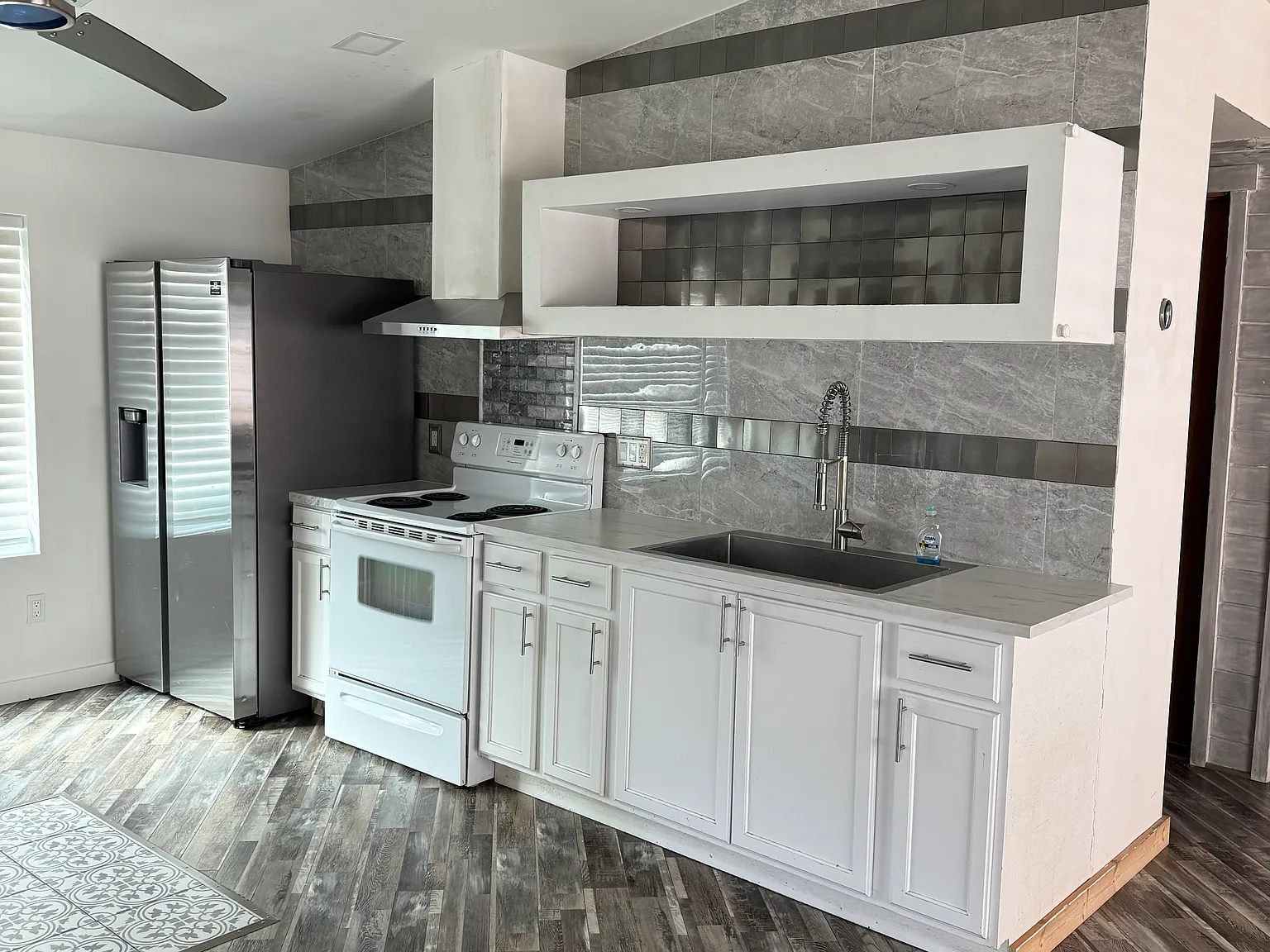 4 bed, 950 sqft, $5,500 — Photo 2
