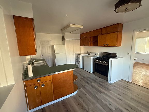 3rd image of 4715 Linden Ave