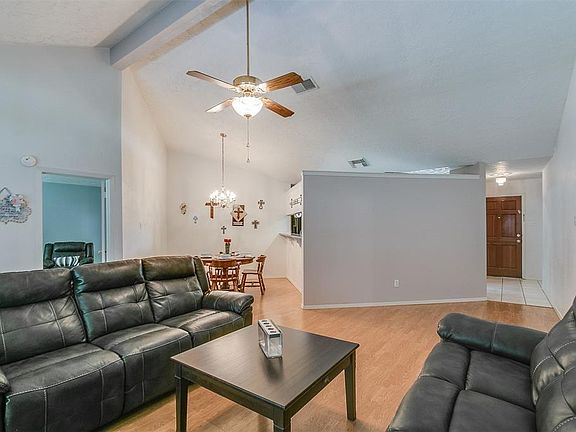 5th image of 409 Meadowpoint Dr