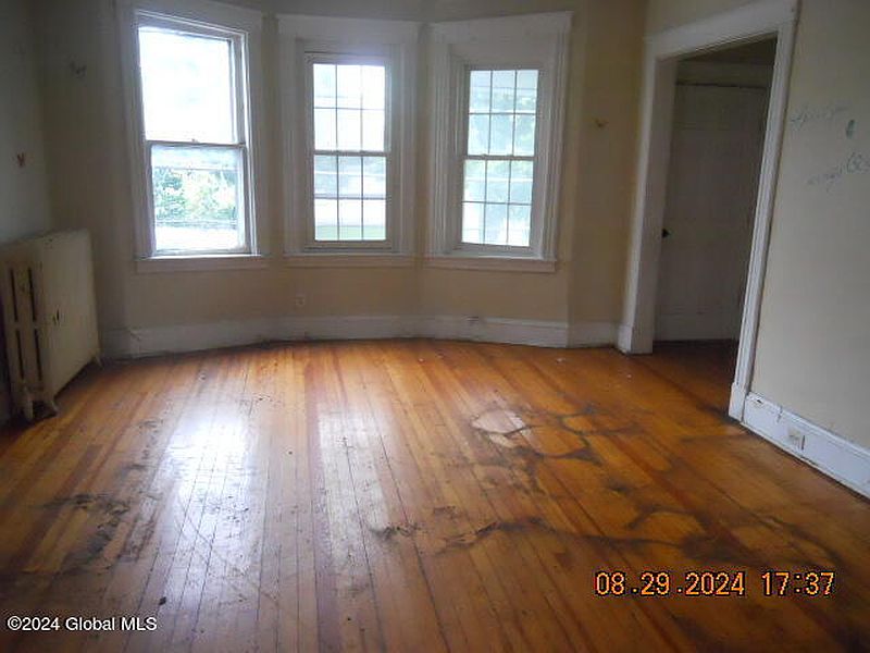 5th image of 284 Morton Avenue