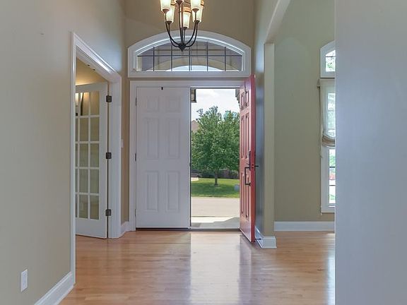 5th image of 117 Chapman Dr