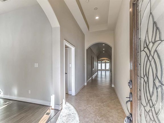 5th image of 35 Bear Grove Dr