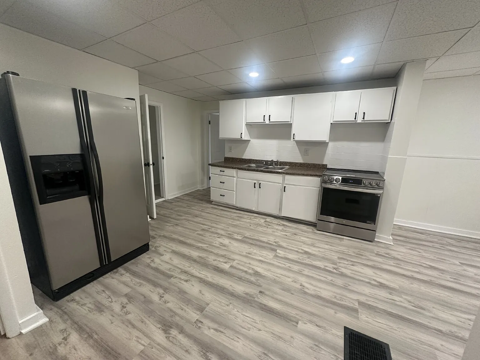 3 bed, 1.0 bath, $1,450 — Photo 2