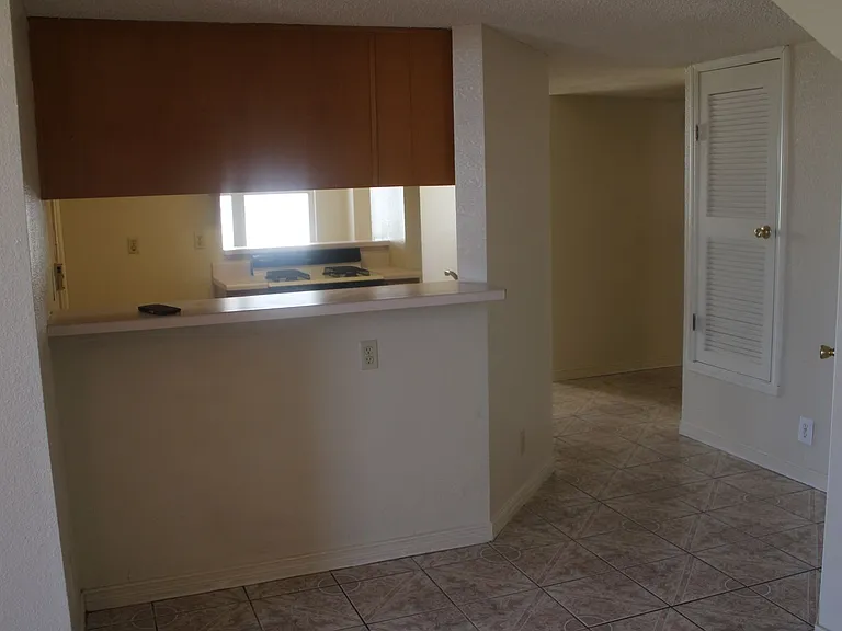 10936 Whitehall Dr — Photo 4