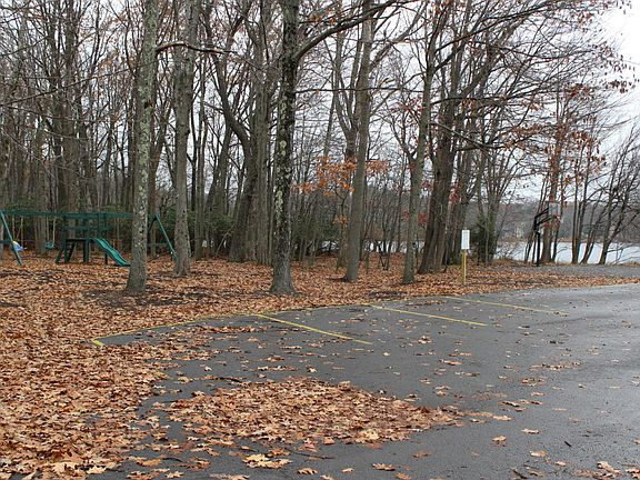 3rd image of 144 Nadine Blvd