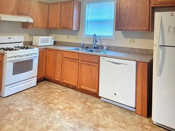 3rd image of 549 E 102nd St