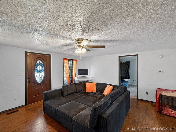 4th image of 1402 E Hayes St