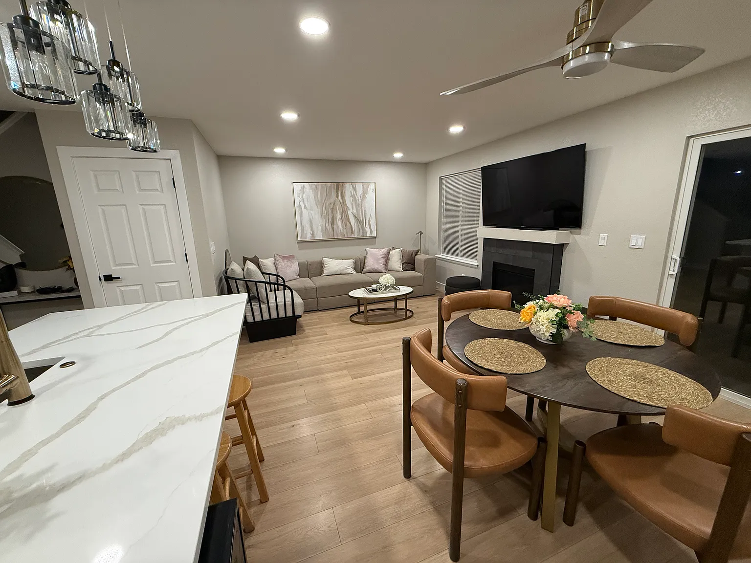 4 bed, 1724 sqft, $2,900 — Photo 2