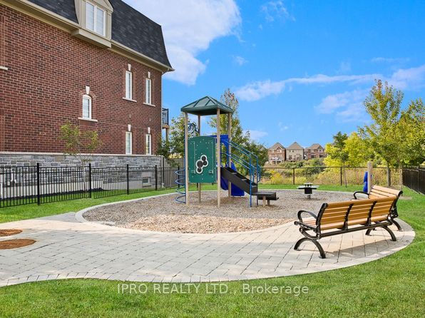 2 Pomarine Way, Brampton, ON L6X 5R6