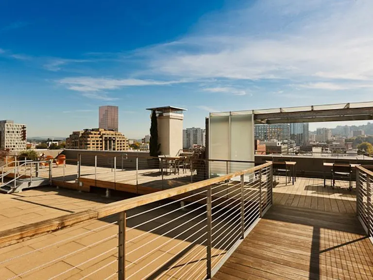 1314 NW Irving St #202 — Photo 18