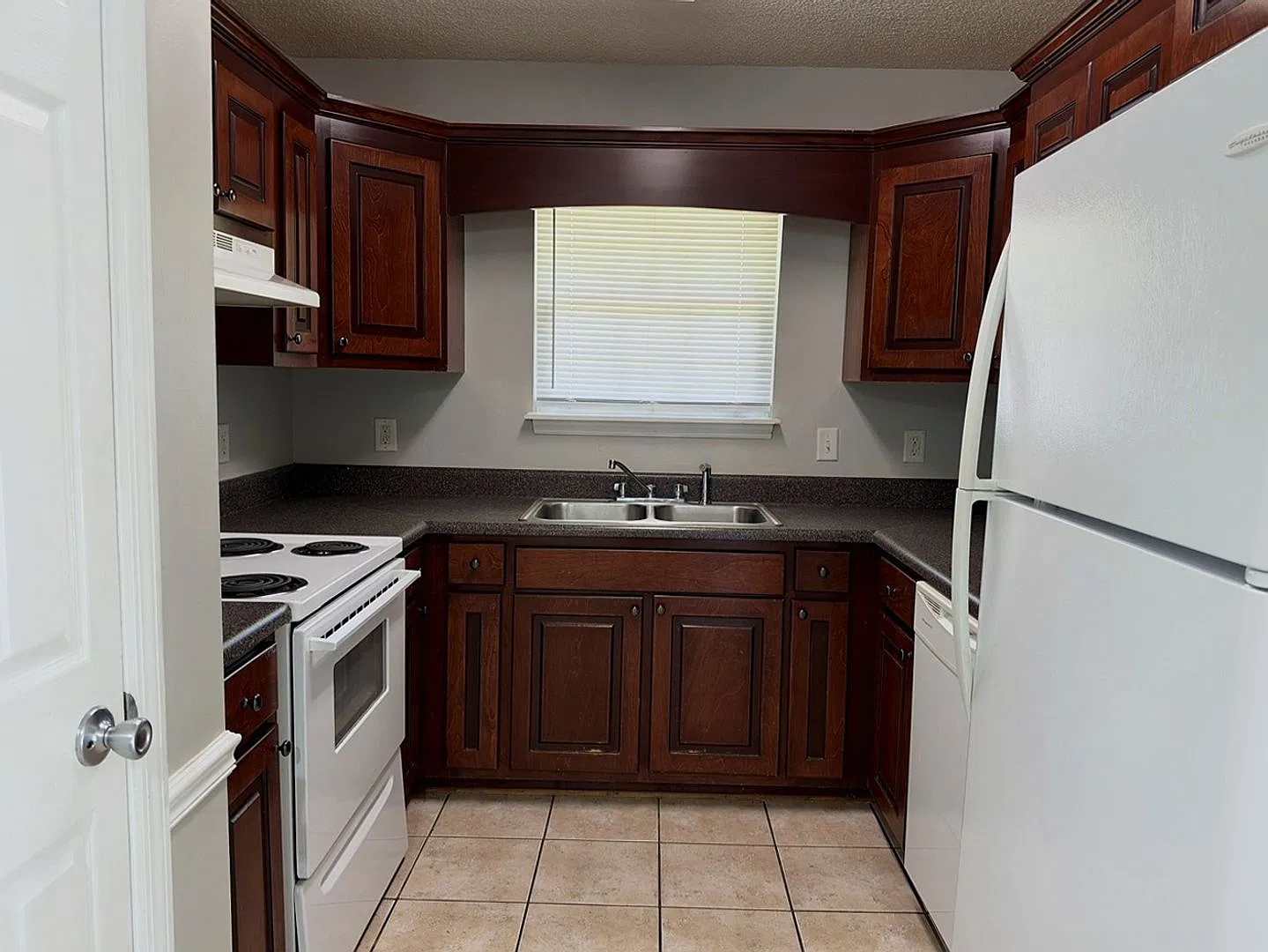 2520 Barnesdale Way — Photo 4