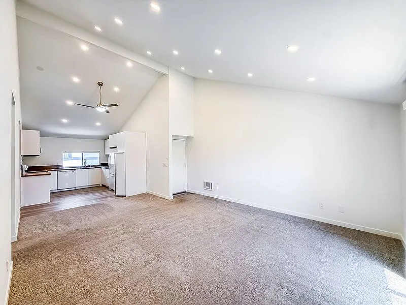 2 bed, 1.5 bath, 956 sqft, $3,155 — Photo 3