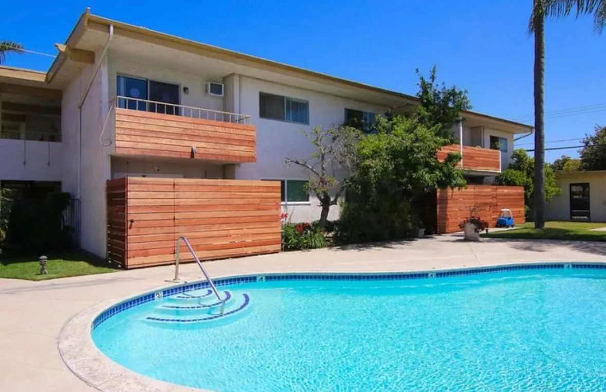 1 bed, 700 sqft, $2,300 — Photo 3
