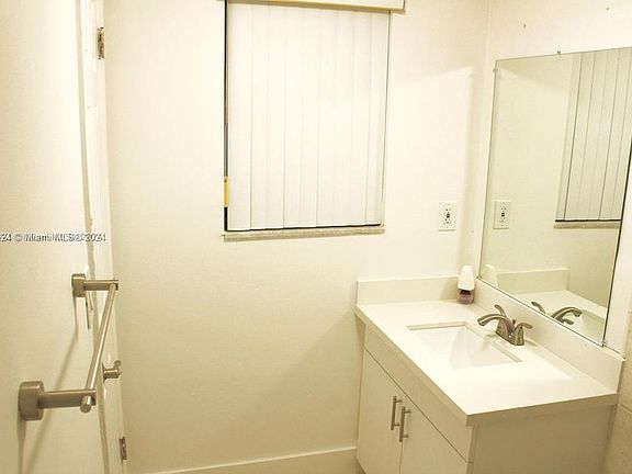 5th image of 1820 N Lauderdale Ave APT 3108