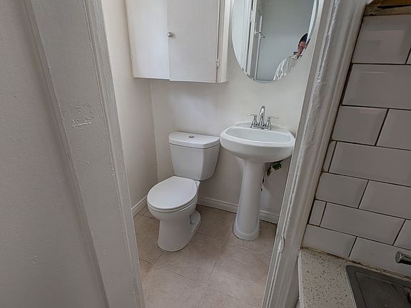 5th image of 650 S Cochran Ave APT 6