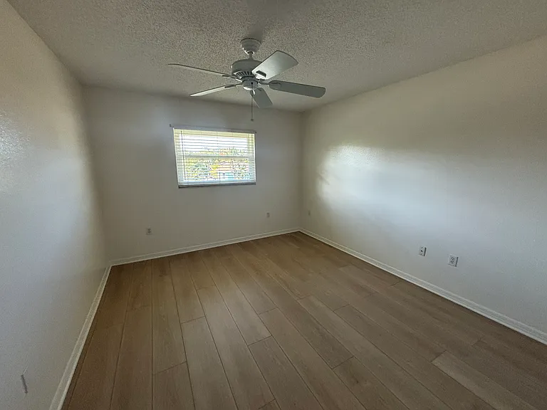 Second bedroom.