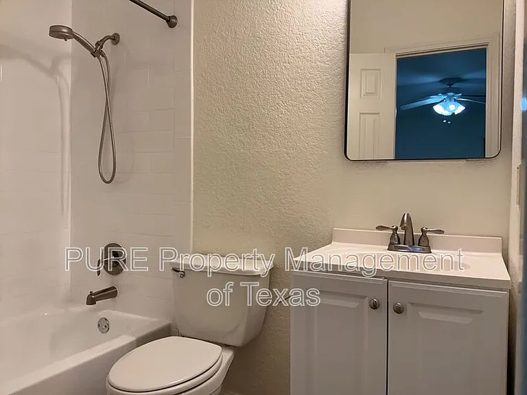 2517 E 4th St — Photo 17