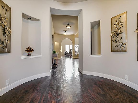 3rd image of 1008 Sheldon Dr