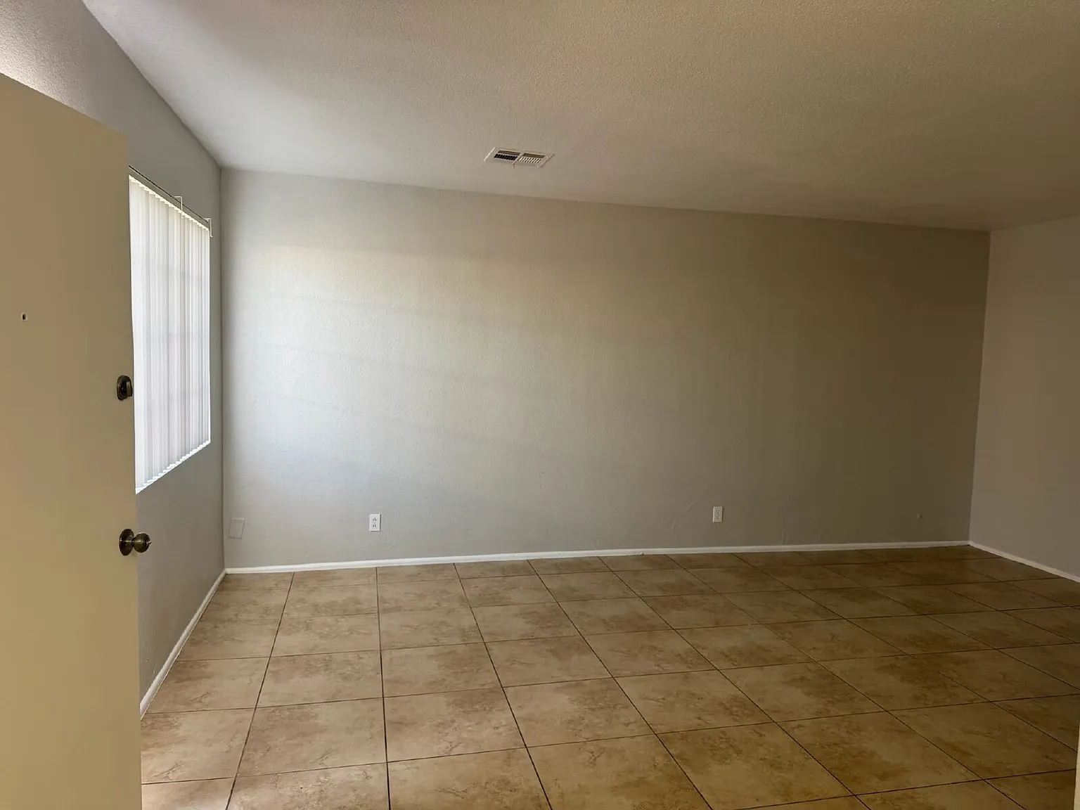 2 bed, 1.0 bath, 754 sqft, $1,050 — Photo 3