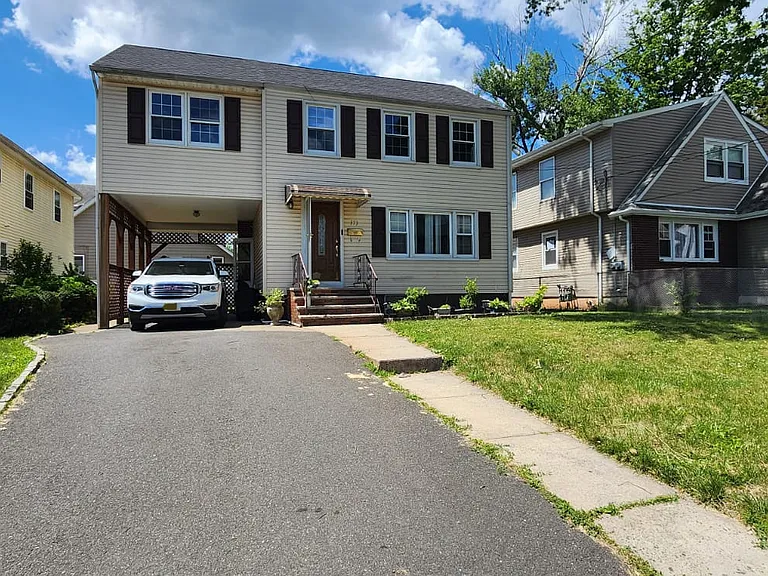 373 E Lake Ave — Photo 1